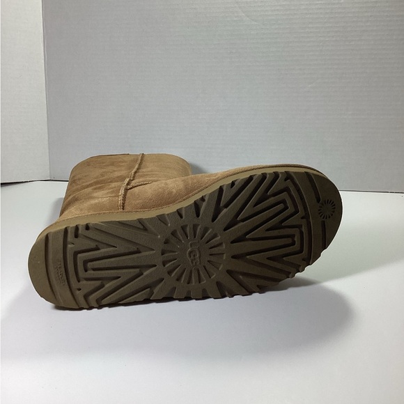 UGG Boots tall. Note: one boot has a tiny hole in the frost see picture - Picture 9 of 11